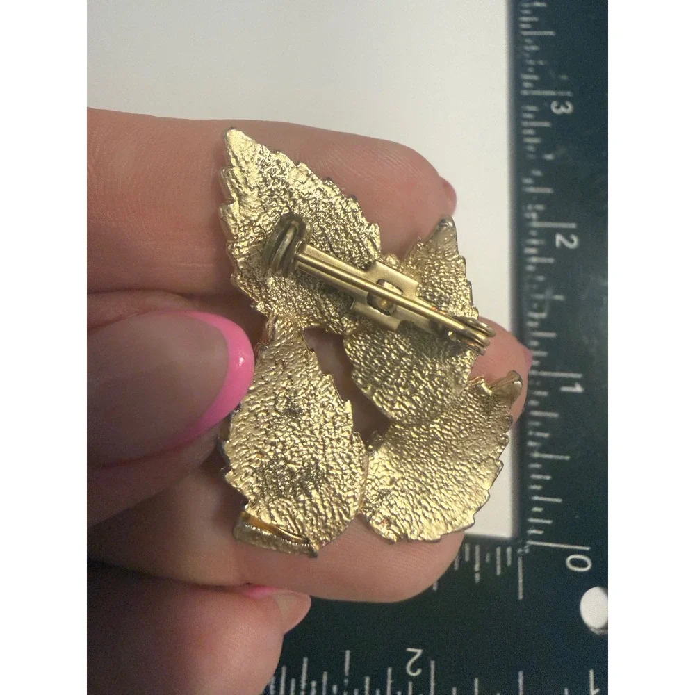 Vintage Gold Tone Textured Triple Leaf Brooch Pin Botanical Nature Jewelry
